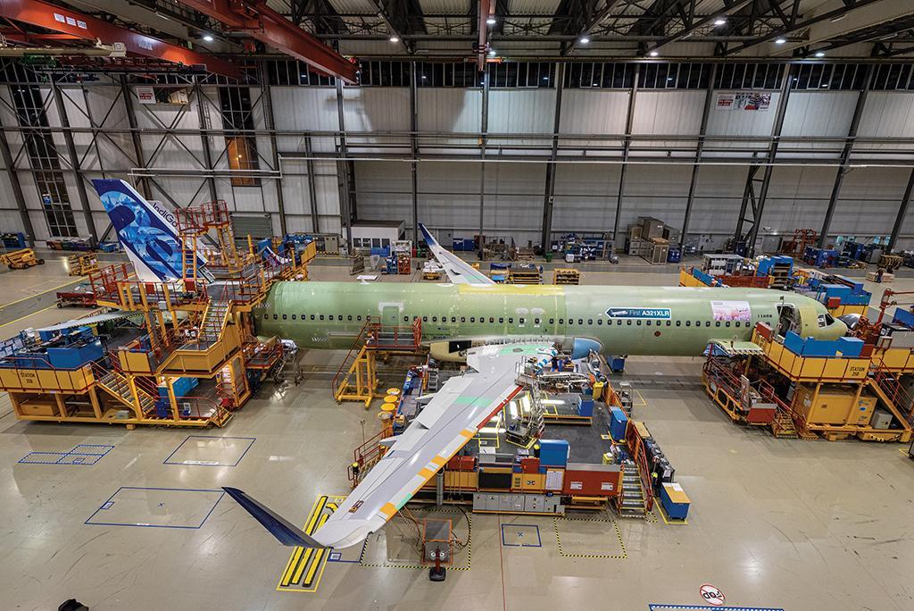 Sự gián đoạn không làm chậm nhu cầu của Airbus, Boeing